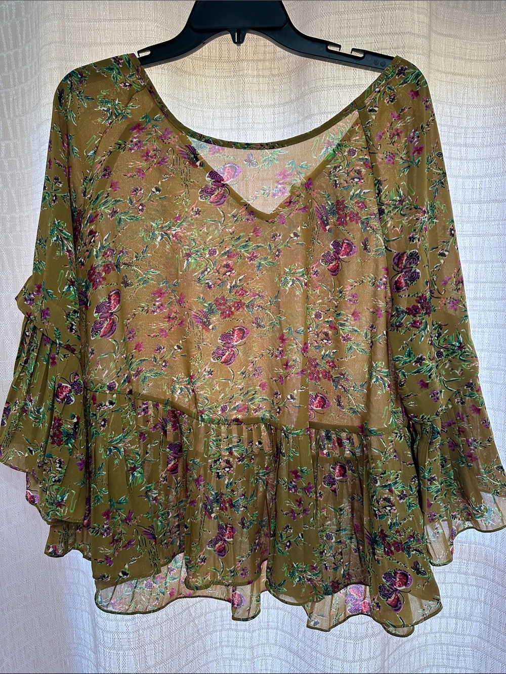 Entro Olive Floral V-Neck Ruffle Hem Blouse